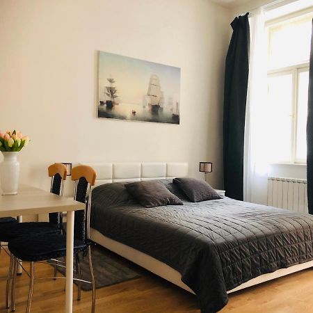 Modern Cozy Apartment In Central Praha Bagian luar foto