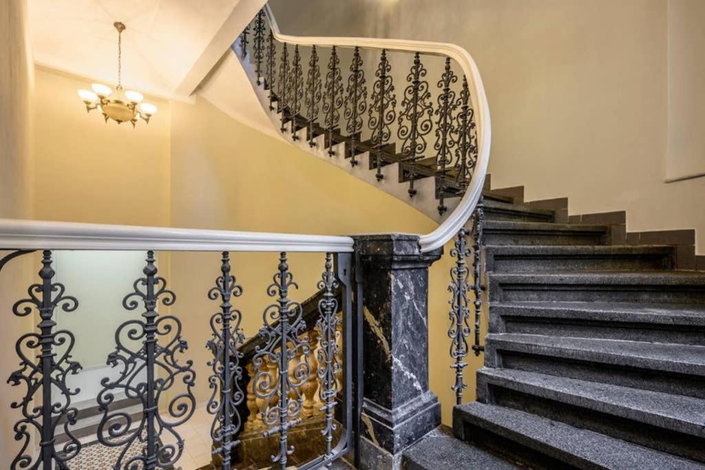 Modern Cozy Apartment In Central Praha Bagian luar foto