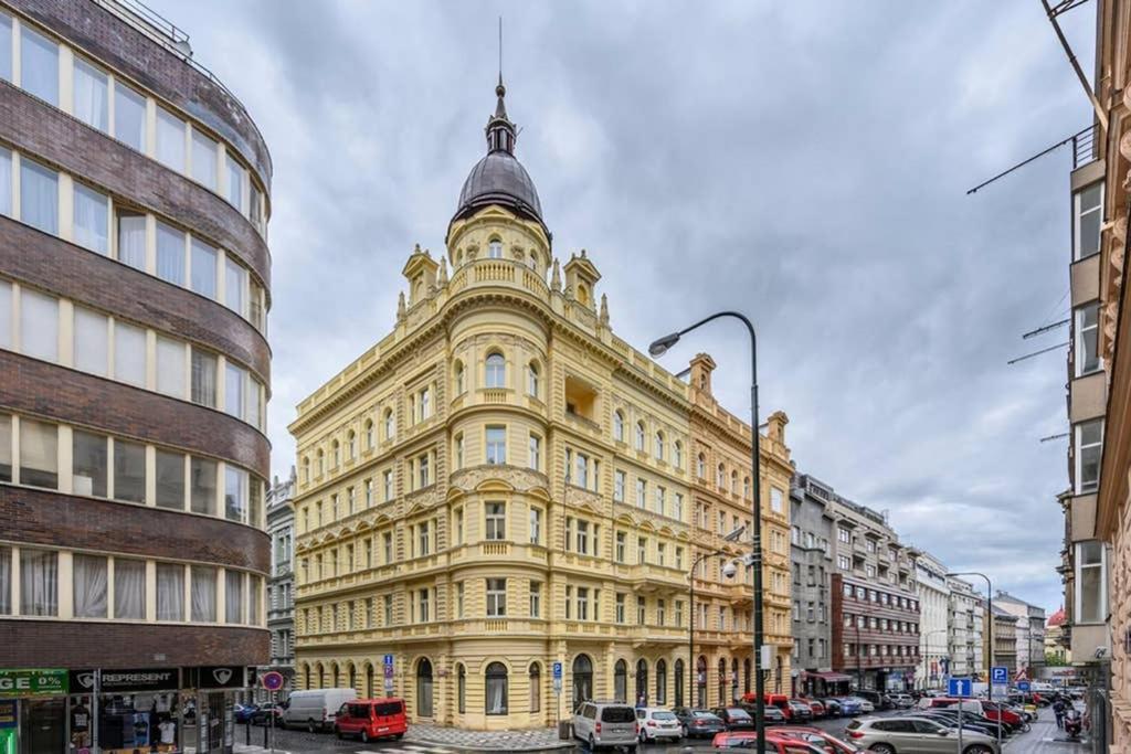 Modern Cozy Apartment In Central Praha Bagian luar foto