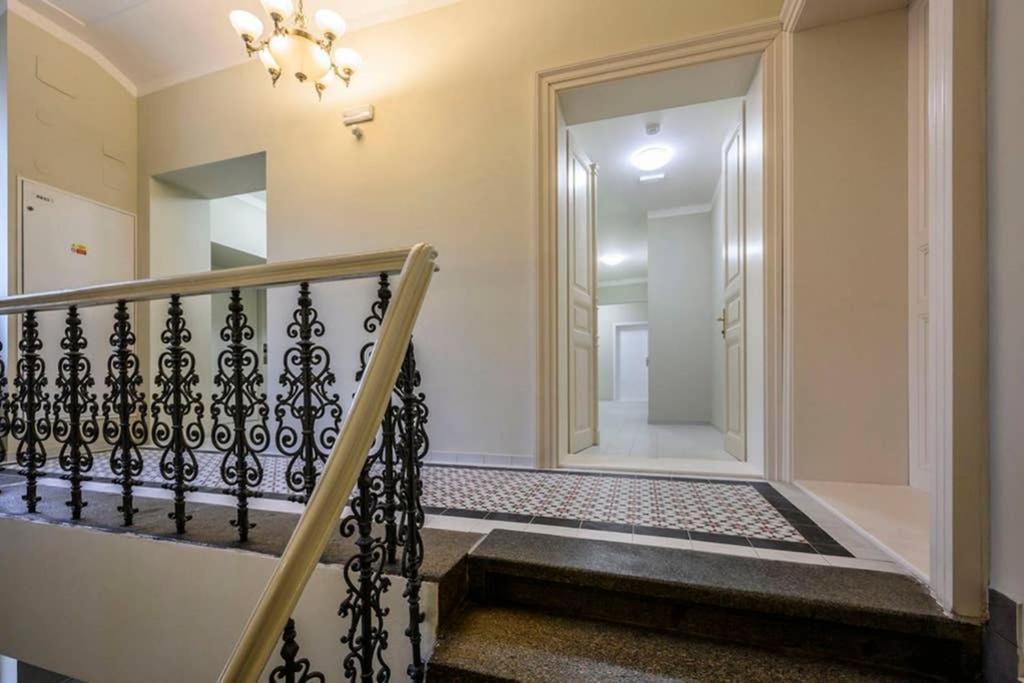 Modern Cozy Apartment In Central Praha Bagian luar foto