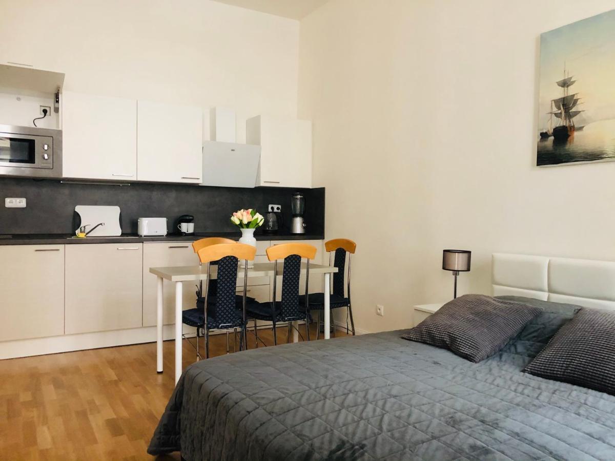 Modern Cozy Apartment In Central Praha Bagian luar foto