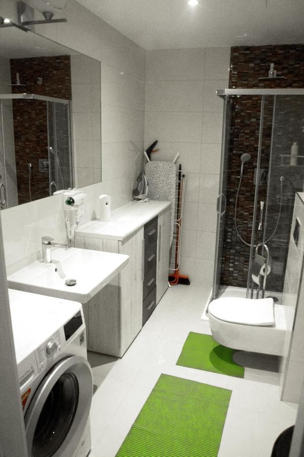 Modern Cozy Apartment In Central Praha Bagian luar foto