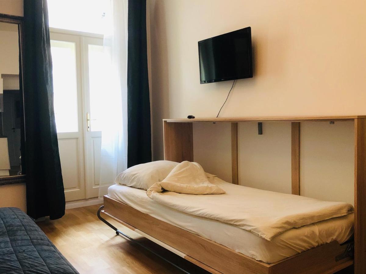 Modern Cozy Apartment In Central Praha Bagian luar foto